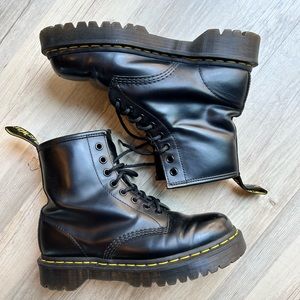 SOLD—— Black Dr. Martens Smooth leather Bex